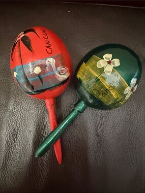 Vtg Handmade & Hand Painted Mexican Gourd Maracas Set of 2 From Cancun